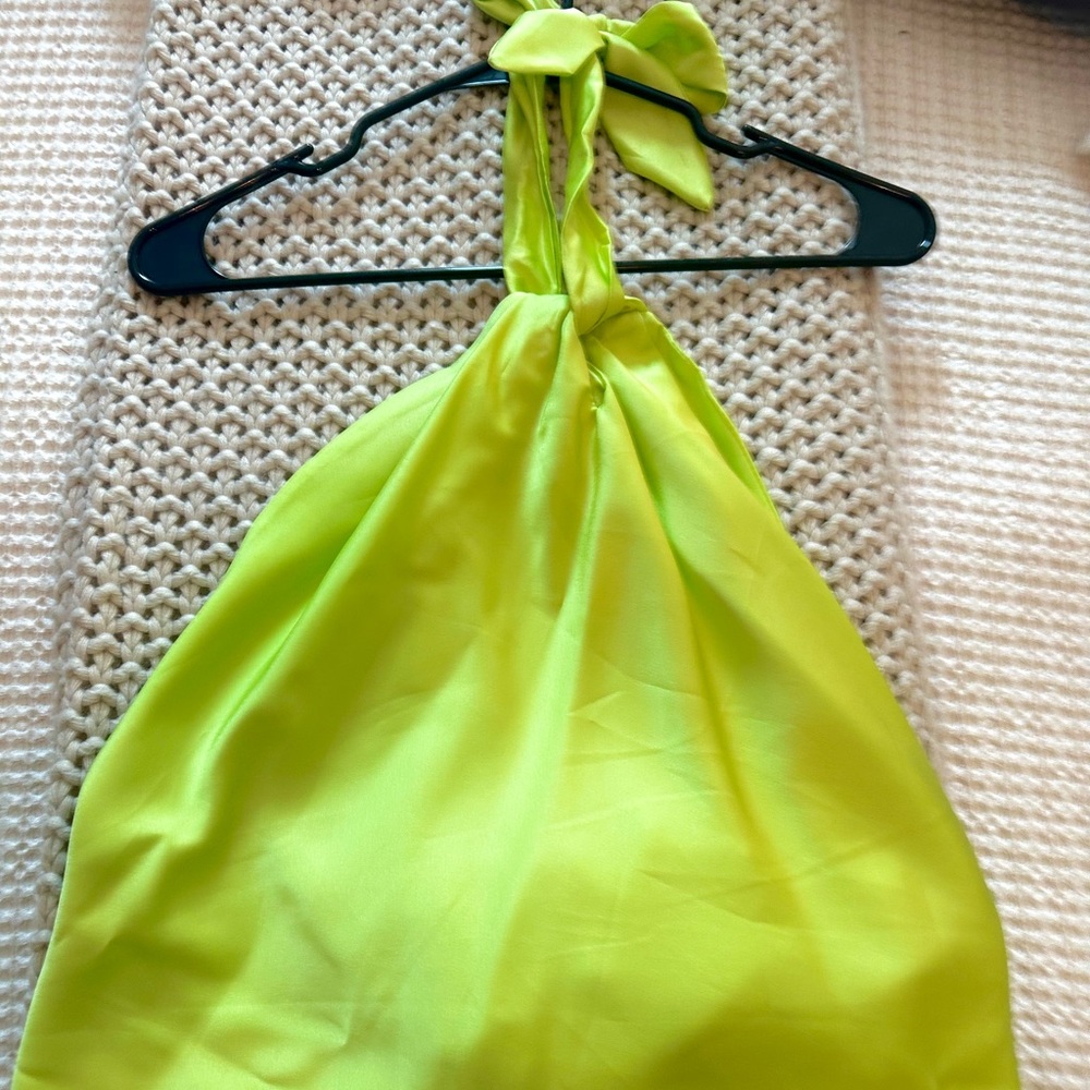 Color - neon green/yellow